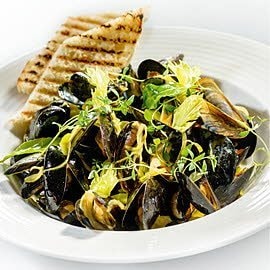 Mušle à la Marinière se smetanou a šafránem