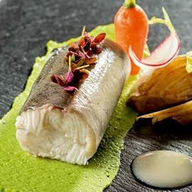 Duhový pstruh s omáčkou velouté a hráškovým pyré s vanilkou