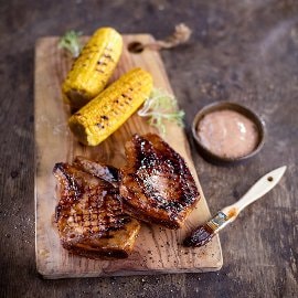 Steak z vepřové pečeně s uzenou švestkovou majonézou Steak z vepřové pečeně s uzenou švestkovou majonézou