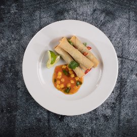 Jarní rolky se zeleninou v pikantní mango omáčce Jarní rolky se zeleninou v pikantní mango omáčce