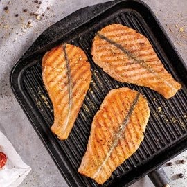 Losos s chorizem a kedlubnou Losos s chorizem a kedlubnou