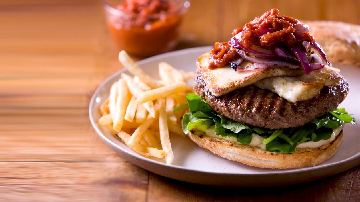 Řecký jehněčí burger se sýrem Halloumi