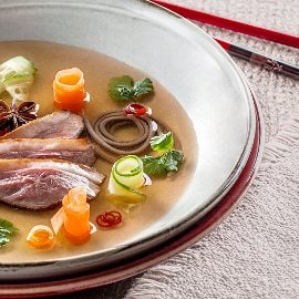 Asijský vývar z pečené kachny Asijský vývar z pečené kachny