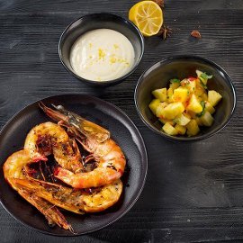 Grilované krevety s ananasem a citrusovou majonézou Grilované krevety s ananasem a citrusovou majonézou
