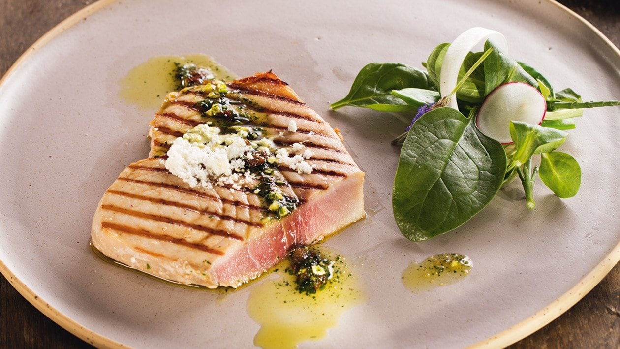 Grilovaný mečoun se zálivkou vinaigrette a kytičkou salátů – Grilovaný mečoun se zálivkou vinaigrette a kytičkou salátů –