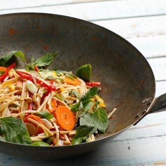 Indonéský nudlový salát