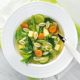 Italská zelená minestrone polévka Italská zelená minestrone polévka