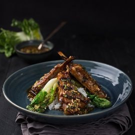 Jehněčí žebírka s asijskou BBQ omáčkou	 Jehněčí žebírka s asijskou BBQ omáčkou