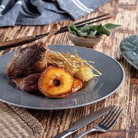 Konfitovaná kachní stehna s bramborovými kuličkami (konfitované kačacie)