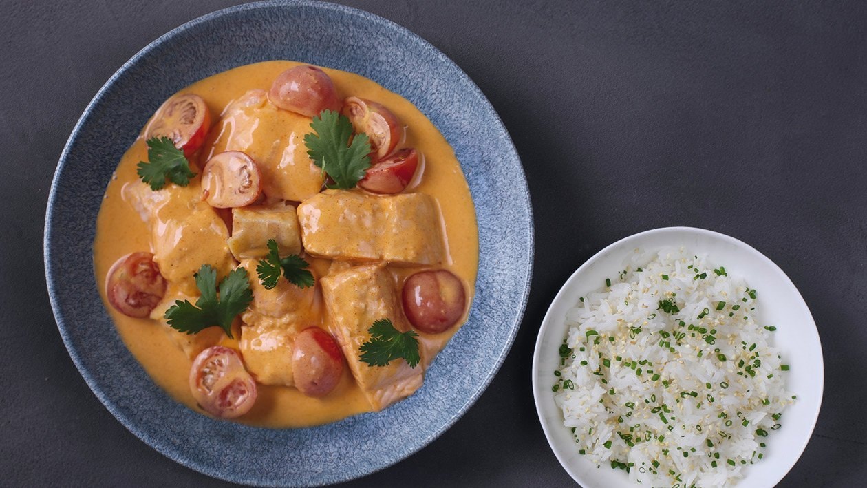 Kousky lososa s cherry rajčaty v červeném kari – - Recept Kousky lososa s cherry rajčaty v červeném kari – - Recept