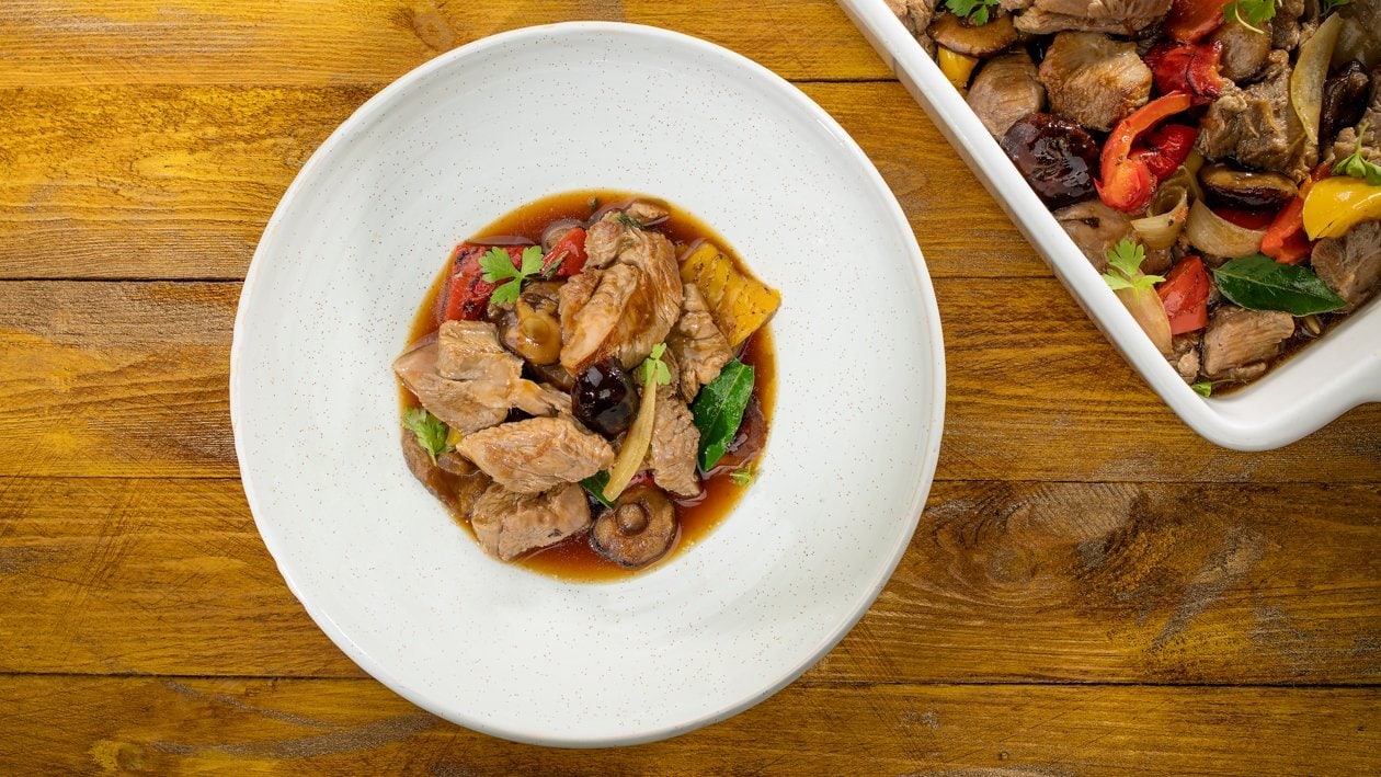Krůtí guláš s houbami a grilovanou paprikou – - Recept Krůtí guláš s houbami a grilovanou paprikou – - Recept