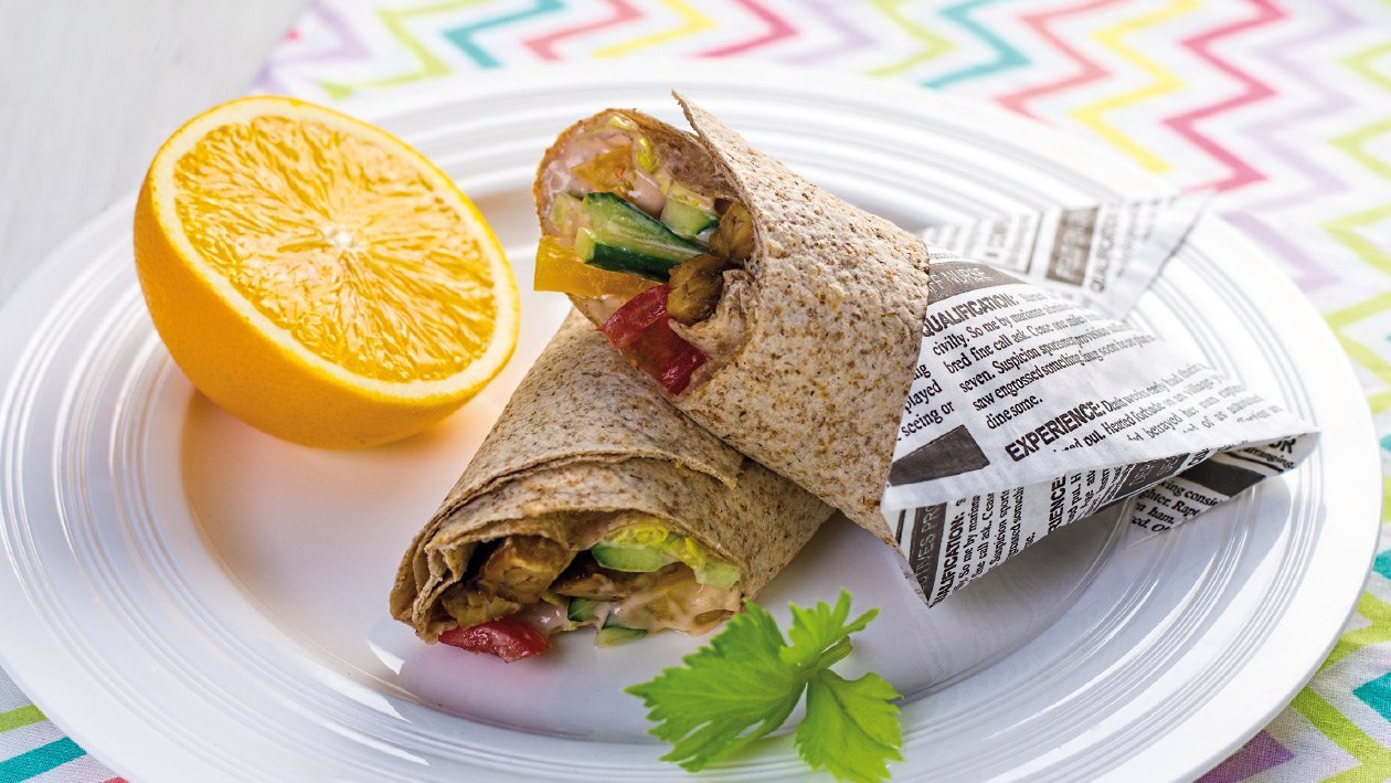 Pšeničná tortilla s čerstvou zeleninou a pečenm tempehem