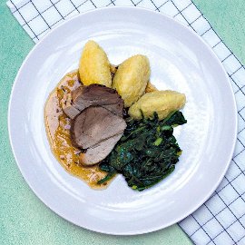 Pečená vepřová plec s frncouchatým knedlíkem a špenátem Pečená vepřová plec s frncouchatým knedlíkem a špenátem