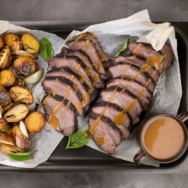 Pečeně z divočáka s brambory a jalovcovou demi glace omáčkou s gorgonzolou