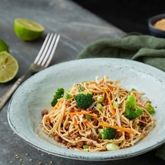 Rychlý vegetariánský wok s nudlemi