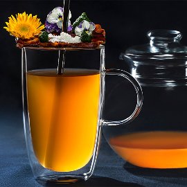 Silný masový čaj s křupavou vaflí Silný masový čaj s křupavou vaflí