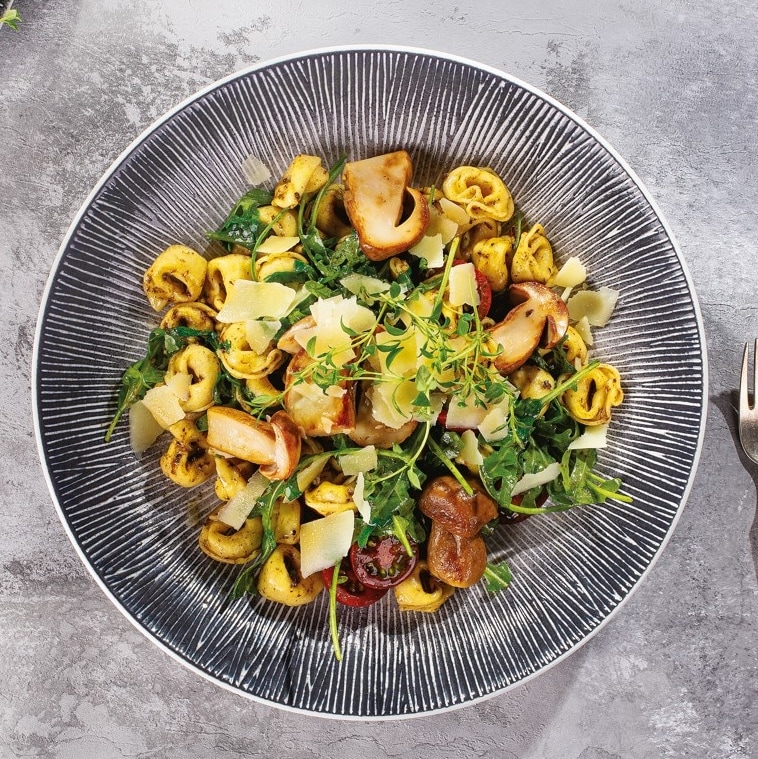 Sýrové tortellini s lanýžovým máslem a hříbky Sýrové tortellini s lanýžovým máslem a hříbky