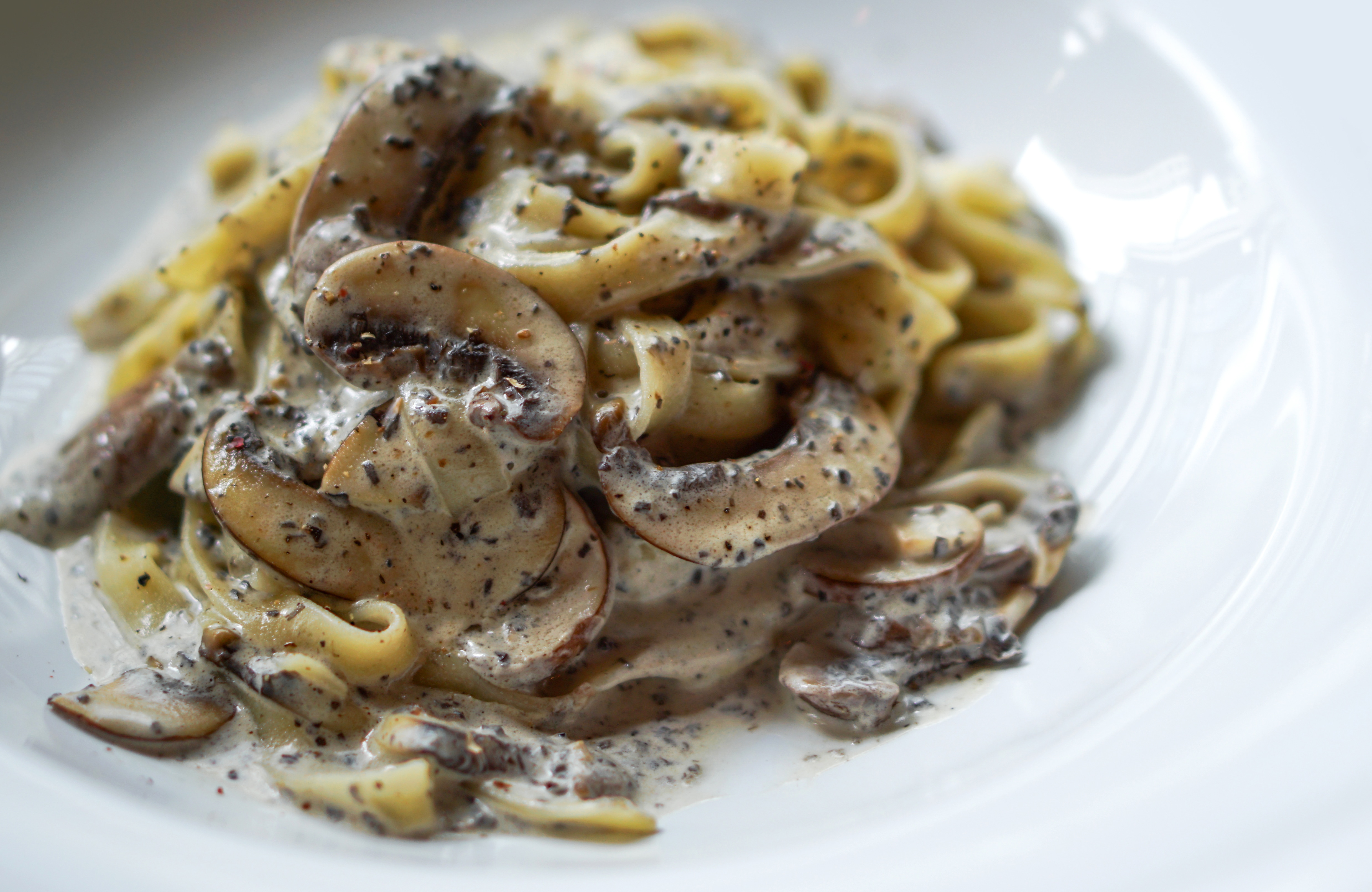 Tagliatelle s houbami a kuřecím masem –  