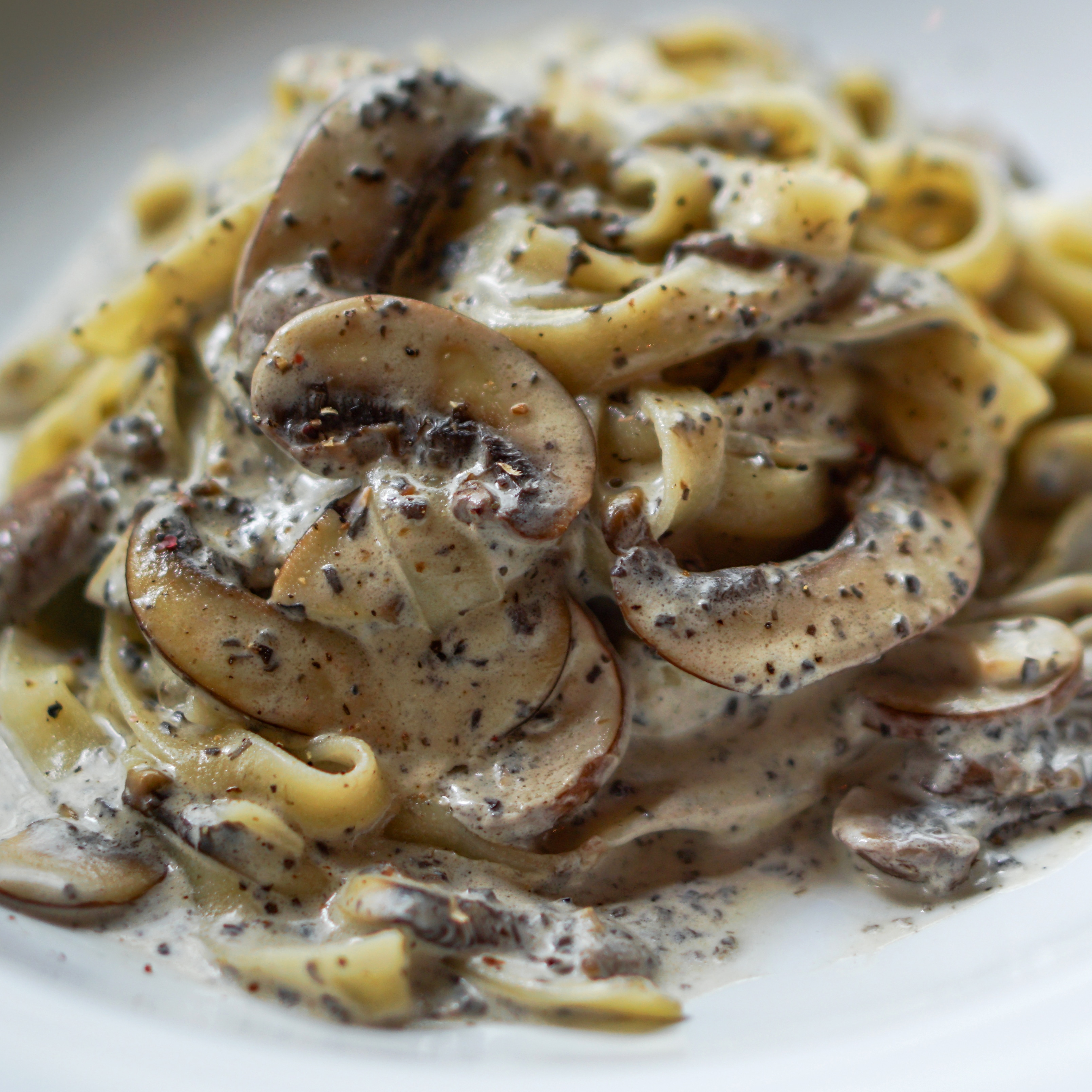 Tagliatelle s houbami a kuřecím masem