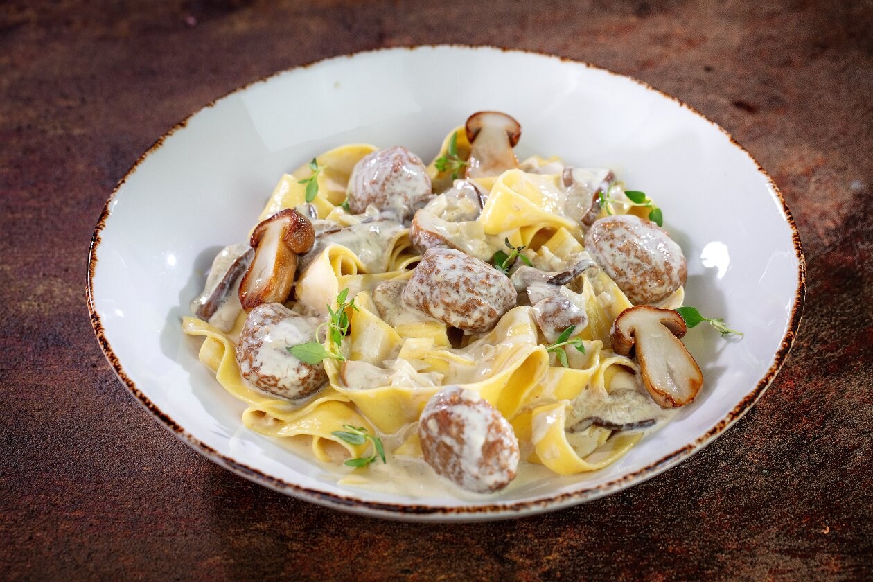 Vegetariánské kuličky v houbové omáčce s pappardelle – Vegetariánské kuličky v houbové omáčce s pappardelle –