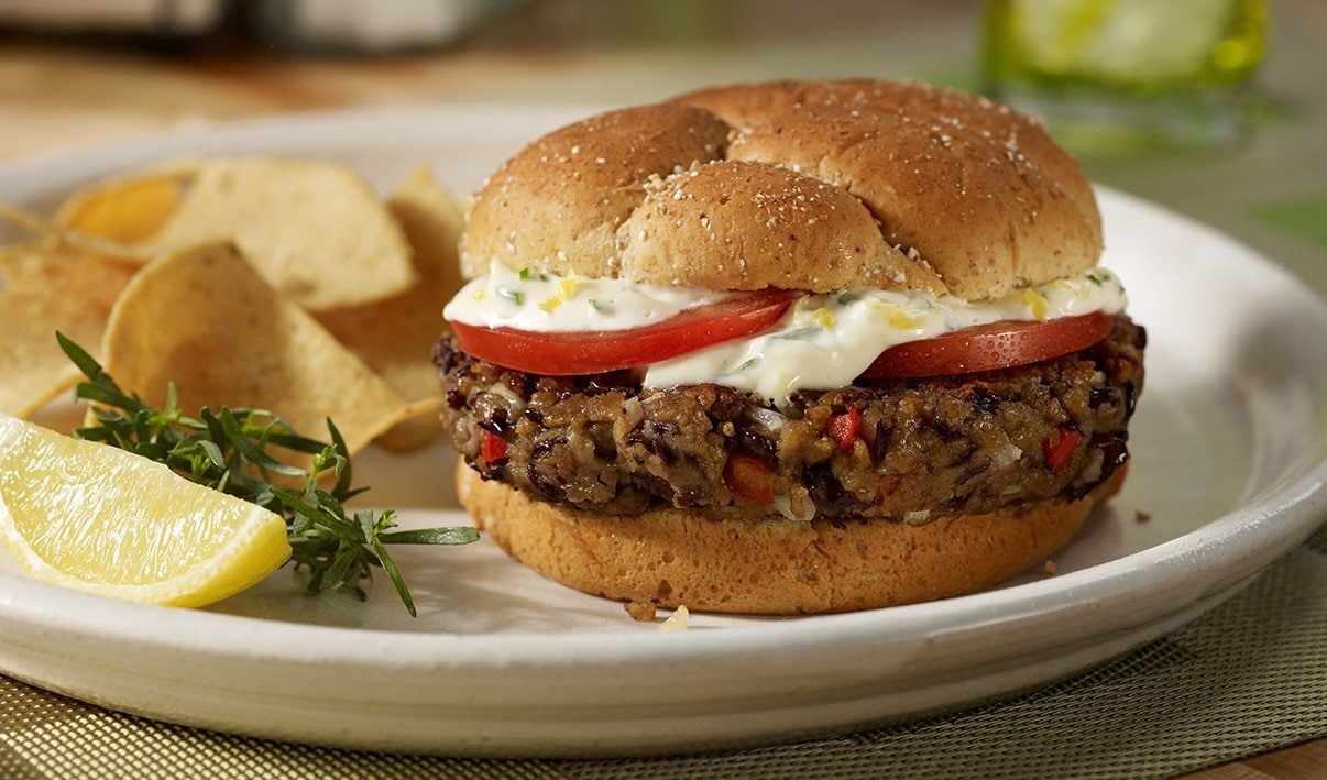 Vegetariánský burger z červenýh fazolí –  