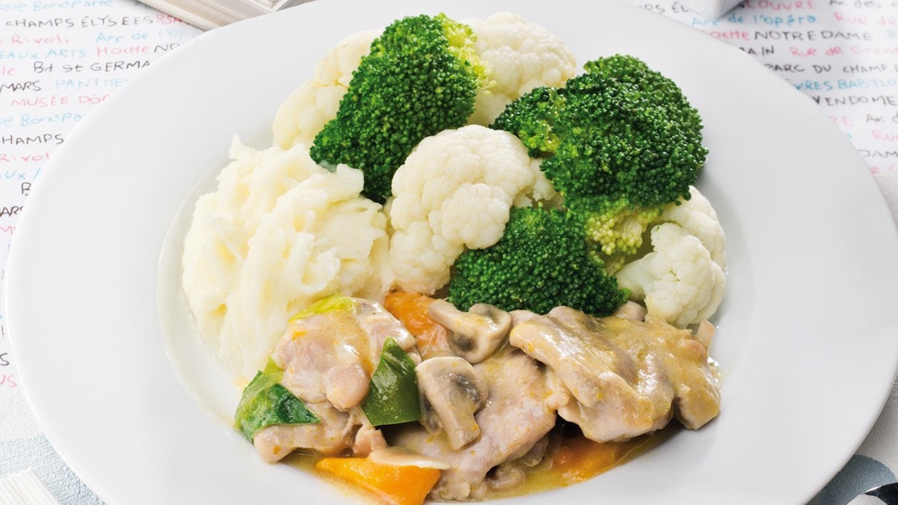 Zadělávané kuře s bramborovou kaší, brokolicí a květákem. –  
