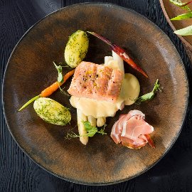 Zapékaný losos s chřestem v holandské omáčce