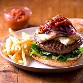 Řecký jehněčí burger se sýrem Halloumi Řecký jehněčí burger se sýrem Halloumi