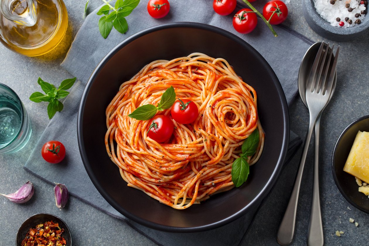 Špagety s rajčatovou omáčkou – - Recept