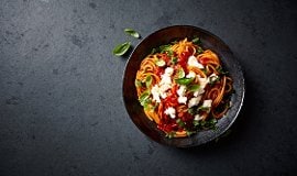 Špagety s vepřovým masem a rajčaty