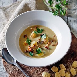 Italská houbová polévka s gnocchi a celerem Italská houbová polévka s gnocchi a celerem