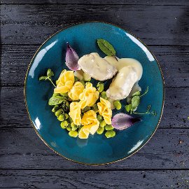 Vepřová líčka v omáčce velouté s fazolovými boby a plněnými saccottini Vepřová líčka v omáčce velouté s fazolovými boby a plněnými saccottini