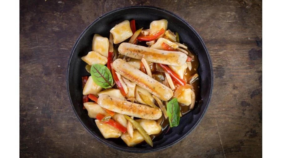 Veganské klobásky po myslivecku s bramborovými noky – - Recept Veganské klobásky po myslivecku s bramborovými noky – - Recept