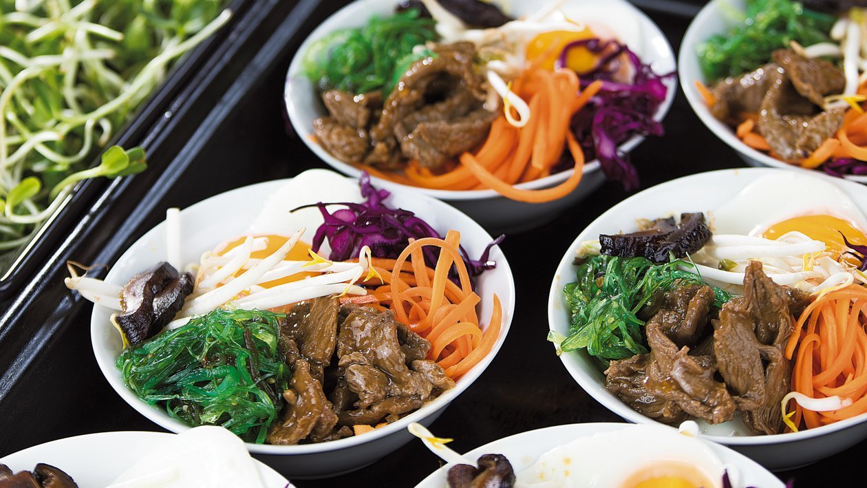 Bibimbap – hovězí maso na korejský způsob se zeleninou a vejcem – - Recept
