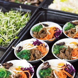 Bibimbap – hovězí maso na korejský způsob se zeleninou a vejcem