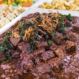 Hovězí maso s plzeňským pivem a hořkou čokoládou Hovězí maso s plzeňským pivem a hořkou čokoládou
