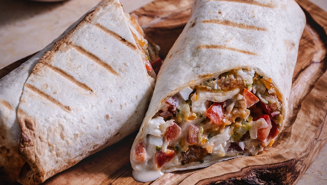 Tortilla plněna zeleninou a rybími prsty –  