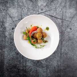 Křupavý falafel z květáku s omáčkou chimichurri