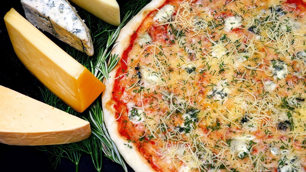 Pizza quattro formaggi (čtyři druhy sýrů) –  