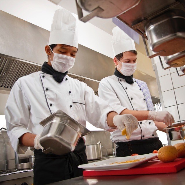Covid-19 navždy změní gastronomii. Jak se na to připravit? 