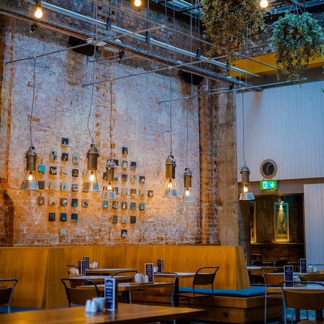 Image of a restaurant setting Image of a restaurant setting
